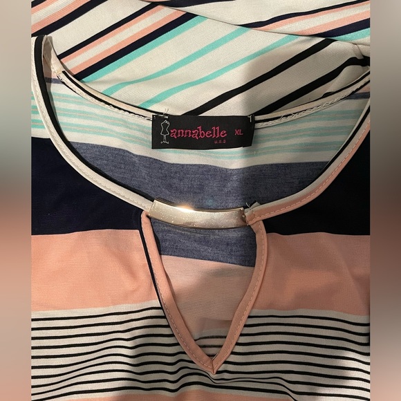 Flattering Ladies blouse - Picture 4 of 4